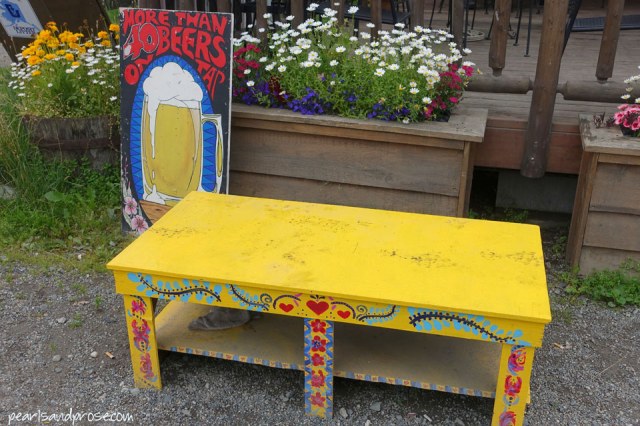 talk_yellow_bench_web