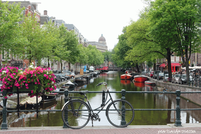 amsterdam_canal_bike_web